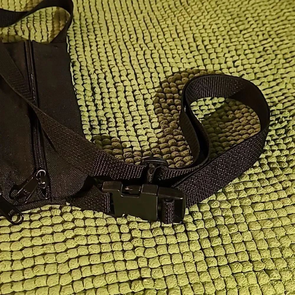 Black adjustable cross body purse - Picture 4 of 6